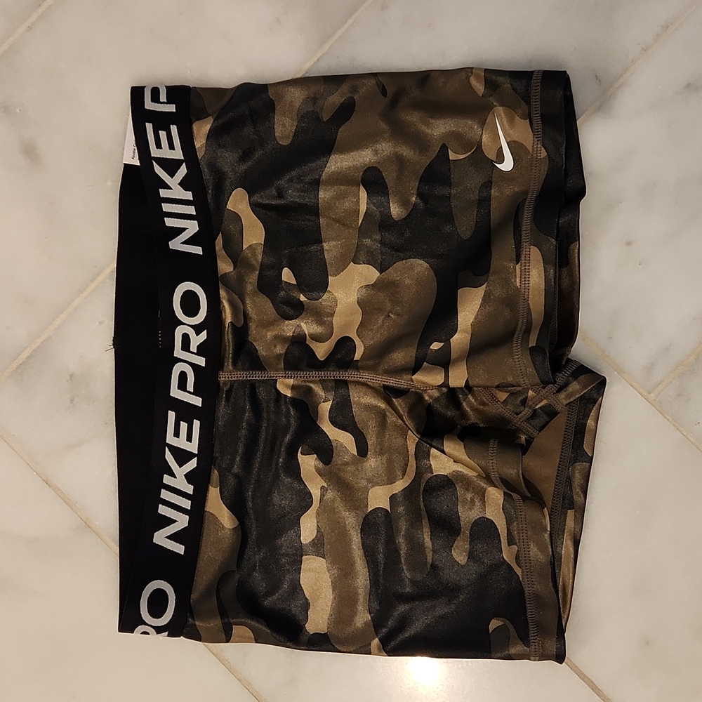 Nike Pro Compression Shorts CAMO 3 inch length NWT SIZE MEDIUM
